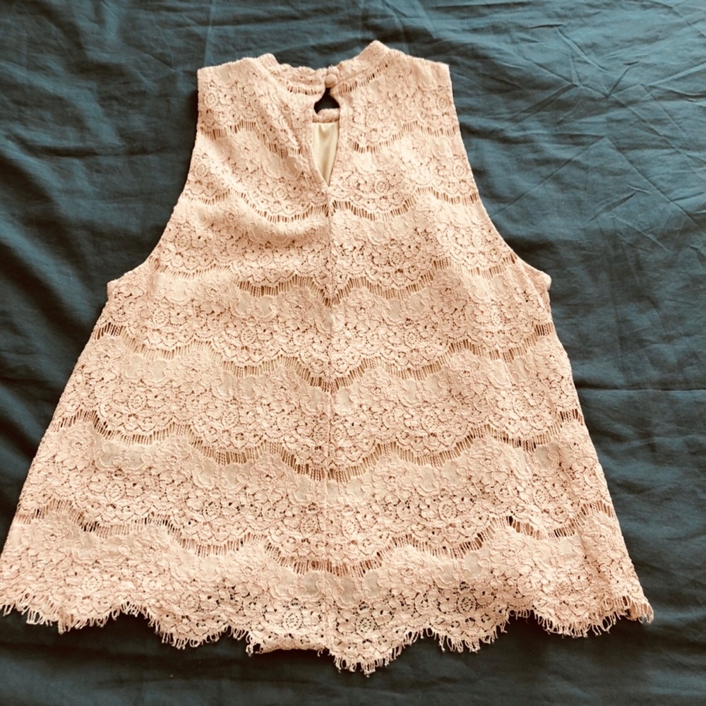 Lace sleeveless shirt